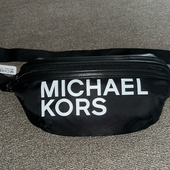 Michael Kors❤️ Unisex Black Logo Nylon Belt Bag/OS/NWT
~ New with tags! - Picture 6 of 12